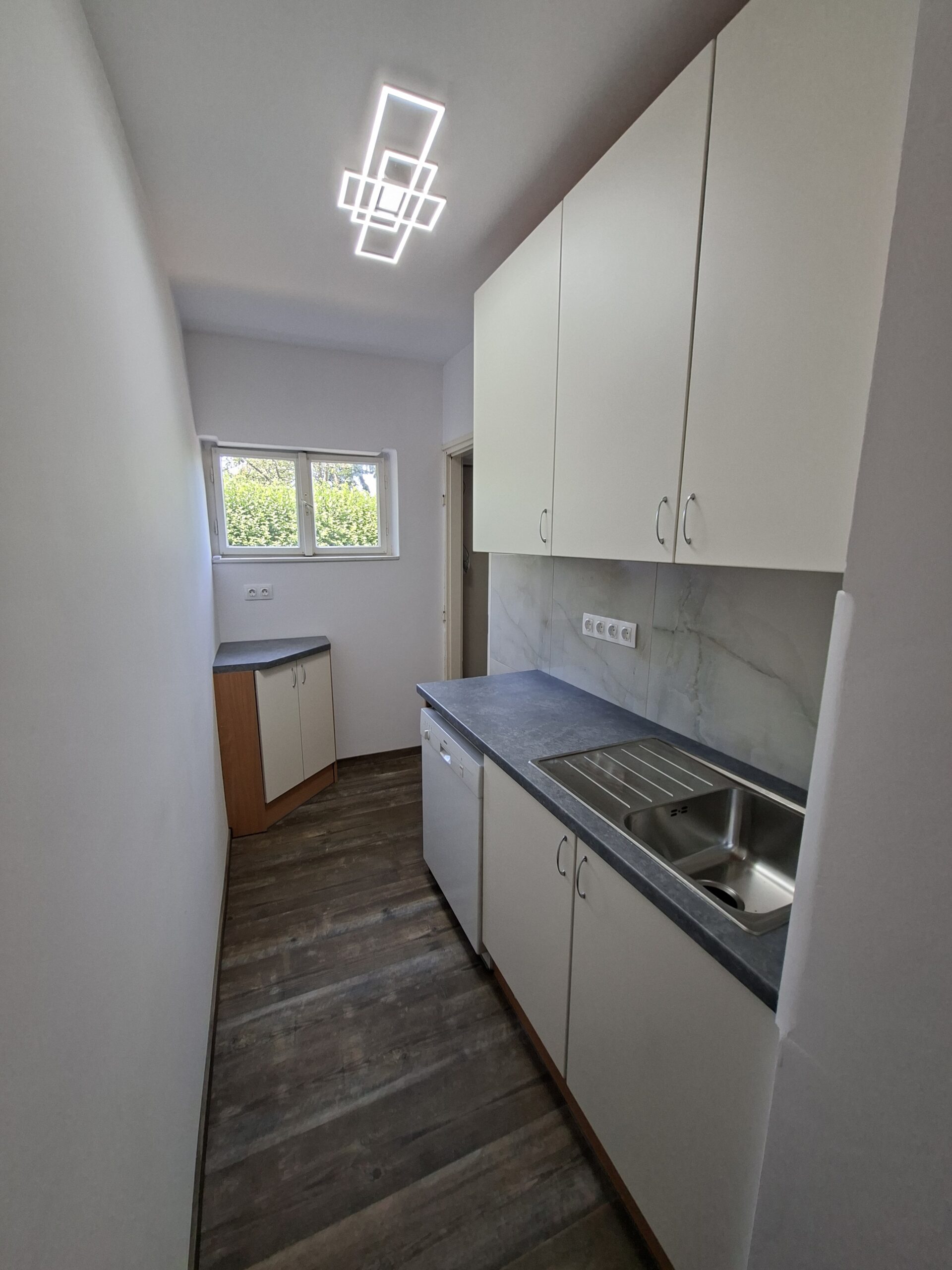 Kis konyhabútor modern stílusban Szeged